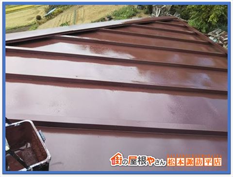 富士見町別荘屋根塗装　上塗り